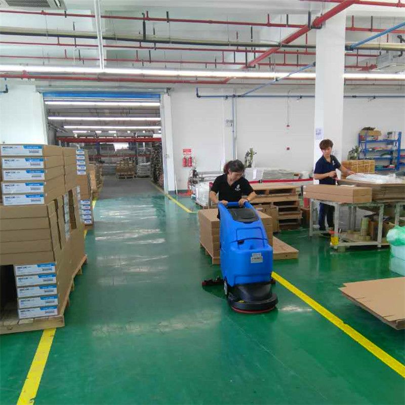 容恩R50B洗地机 工厂车间与小区车库的清洁新帮手